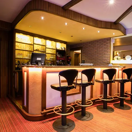 Val De L'our Отель Бург-Ройланд